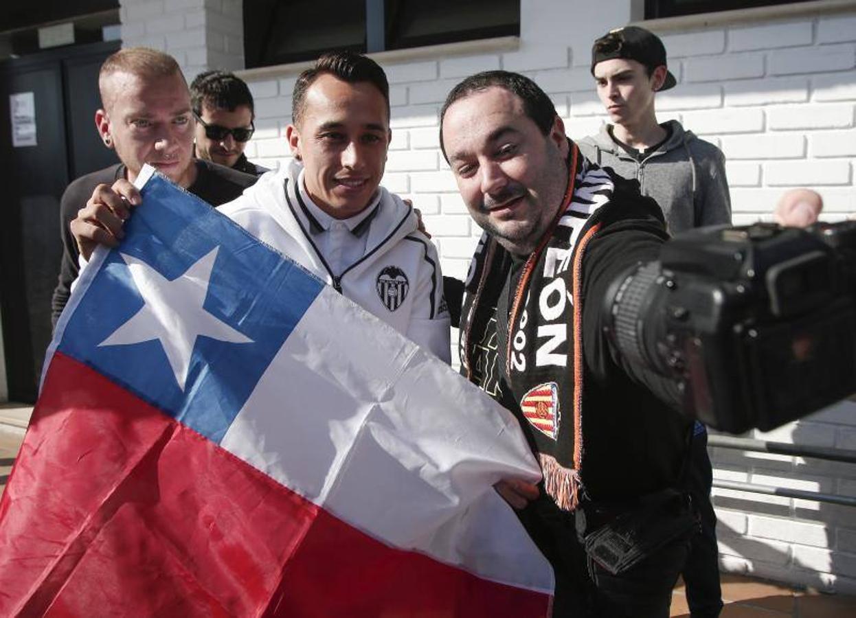 Fotos de la presentación oficial de Orellana como jugador del Valencia CF