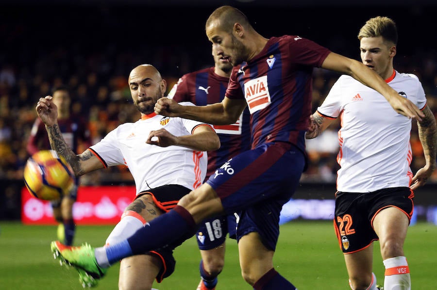 Fotos del partido disputado entre el Valencia y el Eibar en Mestalla