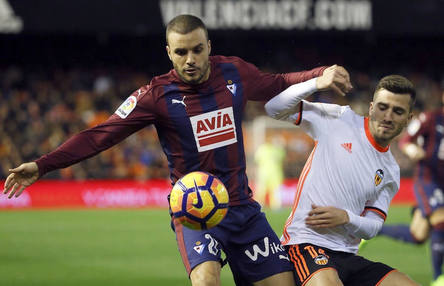 Fotos del partido disputado entre el Valencia y el Eibar en Mestalla