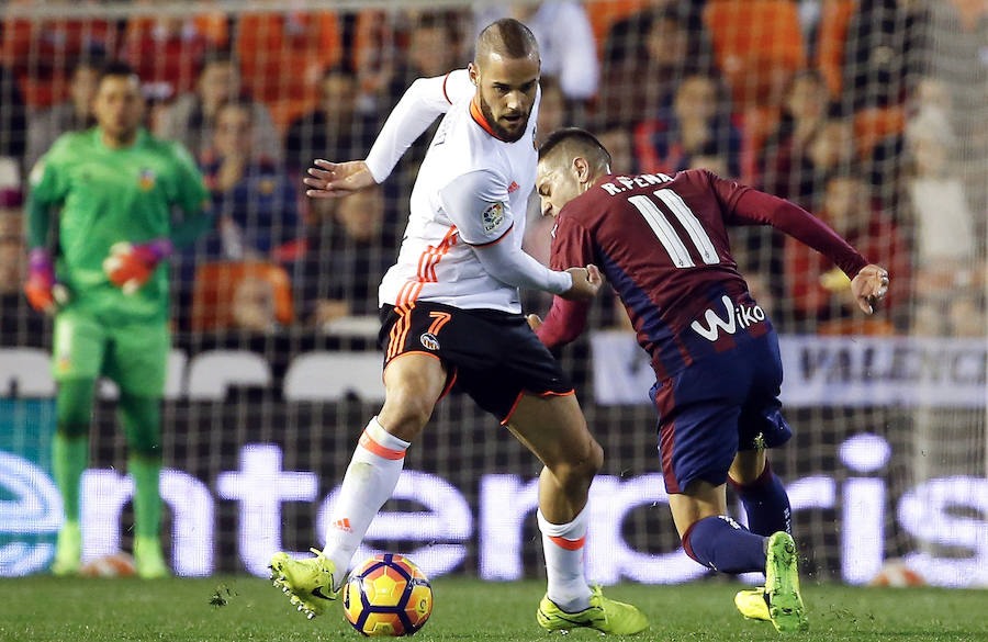 Fotos del partido disputado entre el Valencia y el Eibar en Mestalla