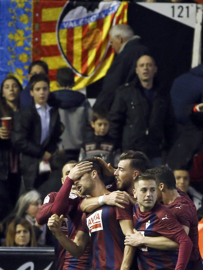 Fotos del partido disputado entre el Valencia y el Eibar en Mestalla