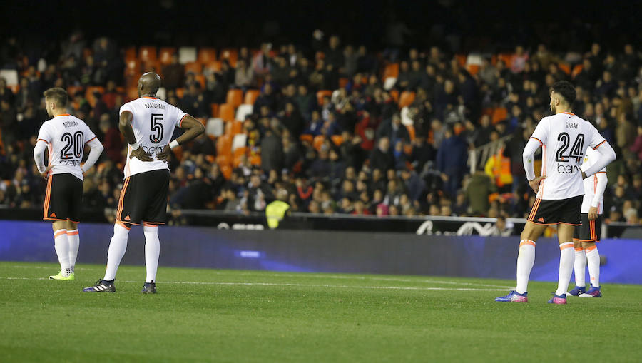 Fotos del partido disputado entre el Valencia y el Eibar en Mestalla