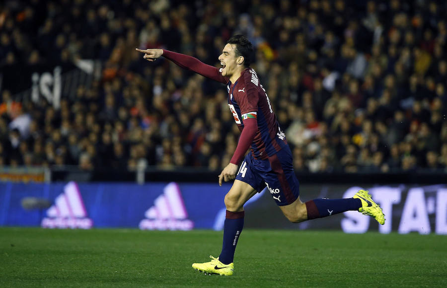 Fotos del partido disputado entre el Valencia y el Eibar en Mestalla