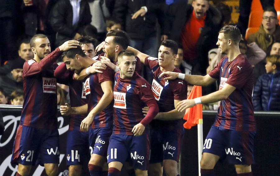 Fotos del partido disputado entre el Valencia y el Eibar en Mestalla