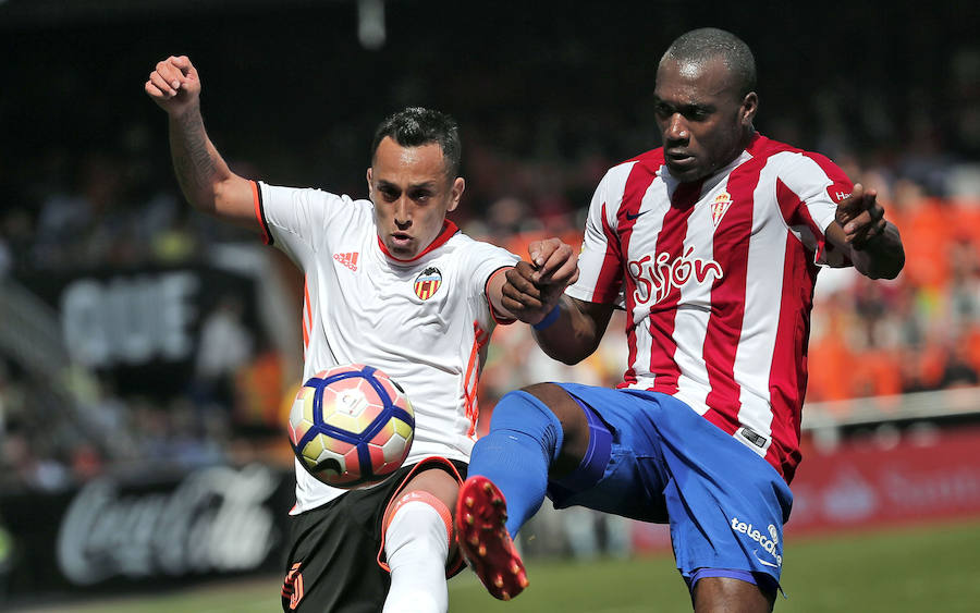 Fotos del encuentro disputado entre el Valencia CF y el Sporting
