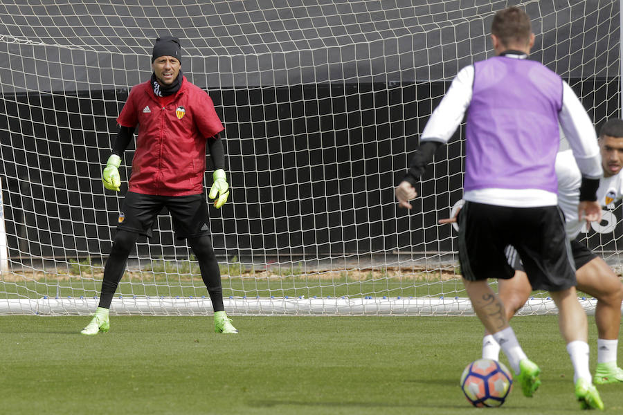 El último entrenamiento de la semana para el Valencia CF, en imágenes