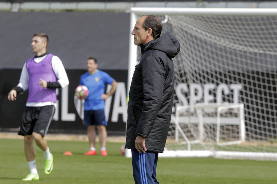 El último entrenamiento de la semana para el Valencia CF, en imágenes