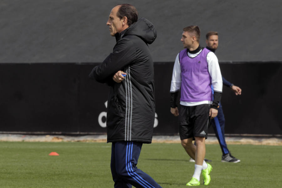 El último entrenamiento de la semana para el Valencia CF, en imágenes