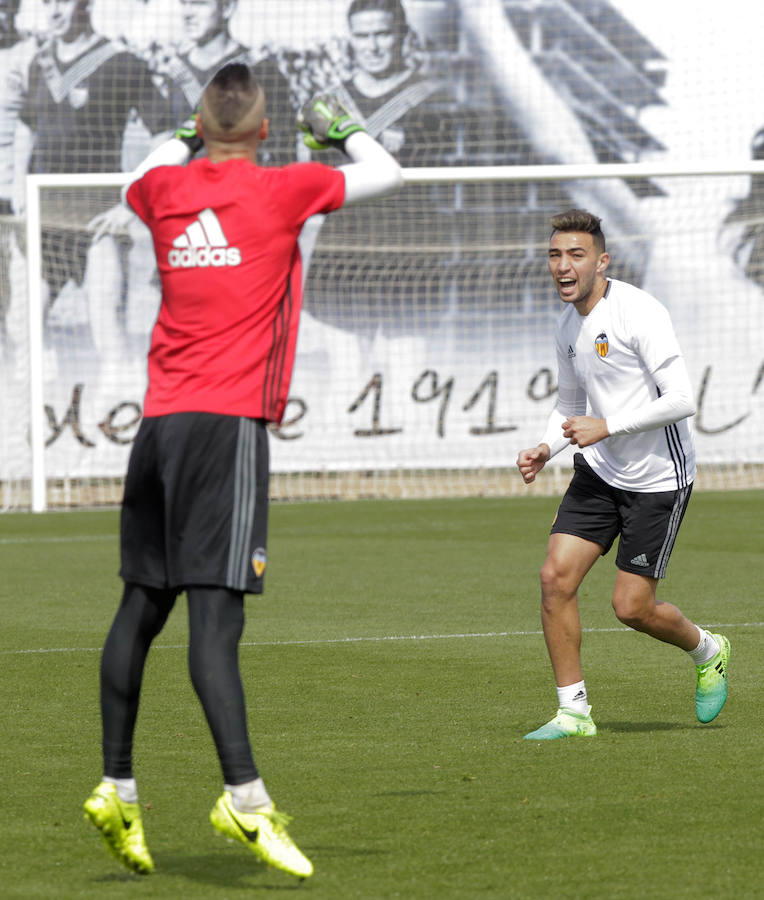 El último entrenamiento de la semana para el Valencia CF, en imágenes