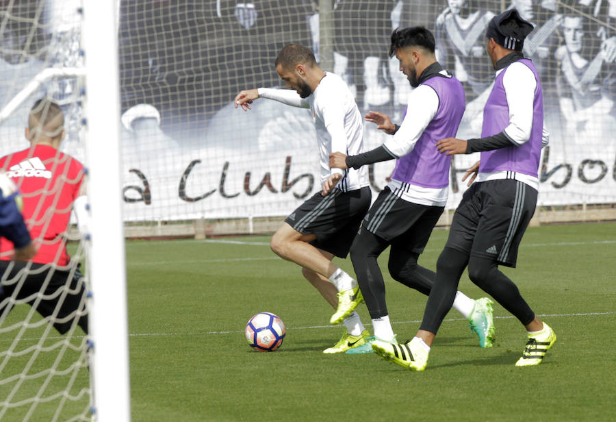 El último entrenamiento de la semana para el Valencia CF, en imágenes