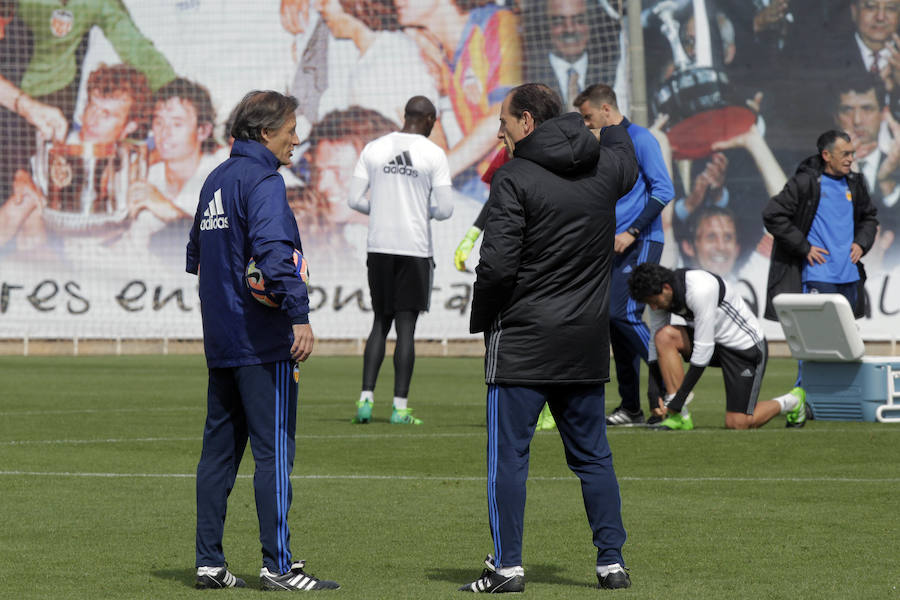 El último entrenamiento de la semana para el Valencia CF, en imágenes