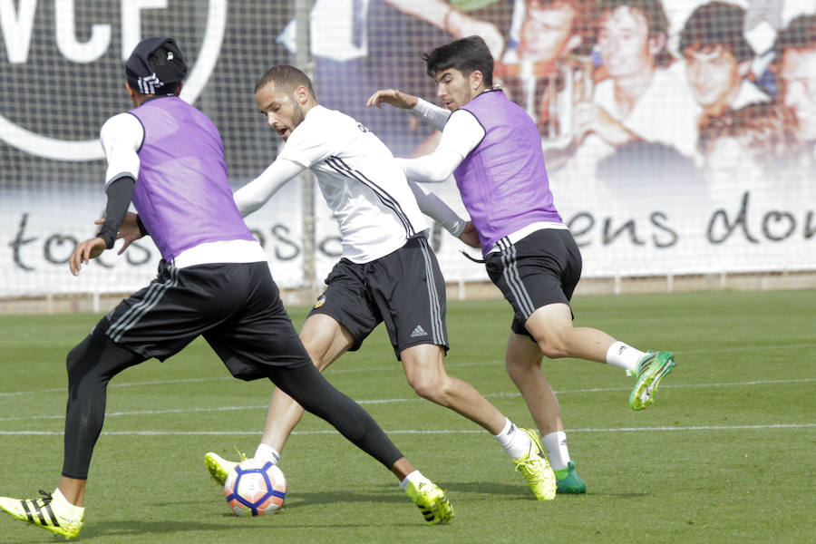 El último entrenamiento de la semana para el Valencia CF, en imágenes