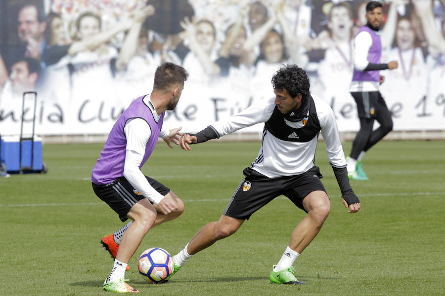 El último entrenamiento de la semana para el Valencia CF, en imágenes