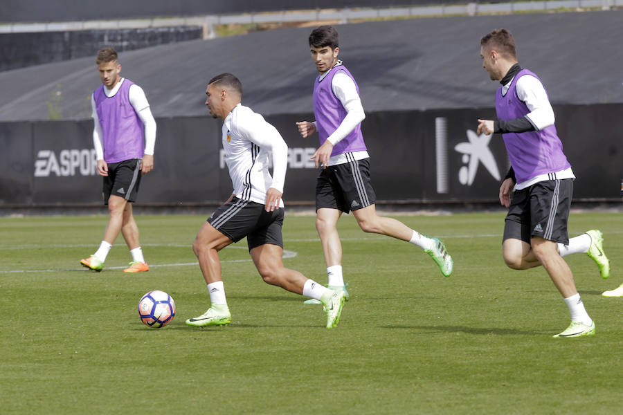 El último entrenamiento de la semana para el Valencia CF, en imágenes