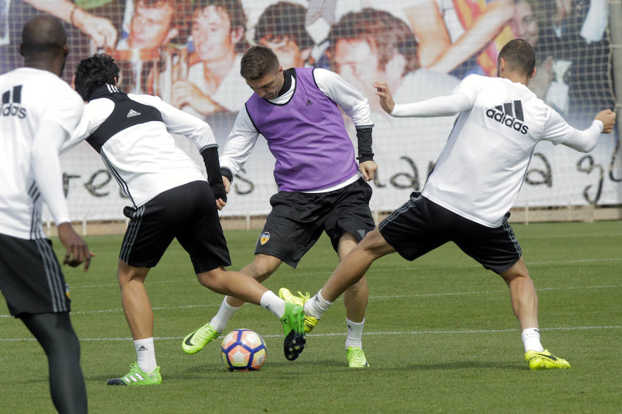 El último entrenamiento de la semana para el Valencia CF, en imágenes