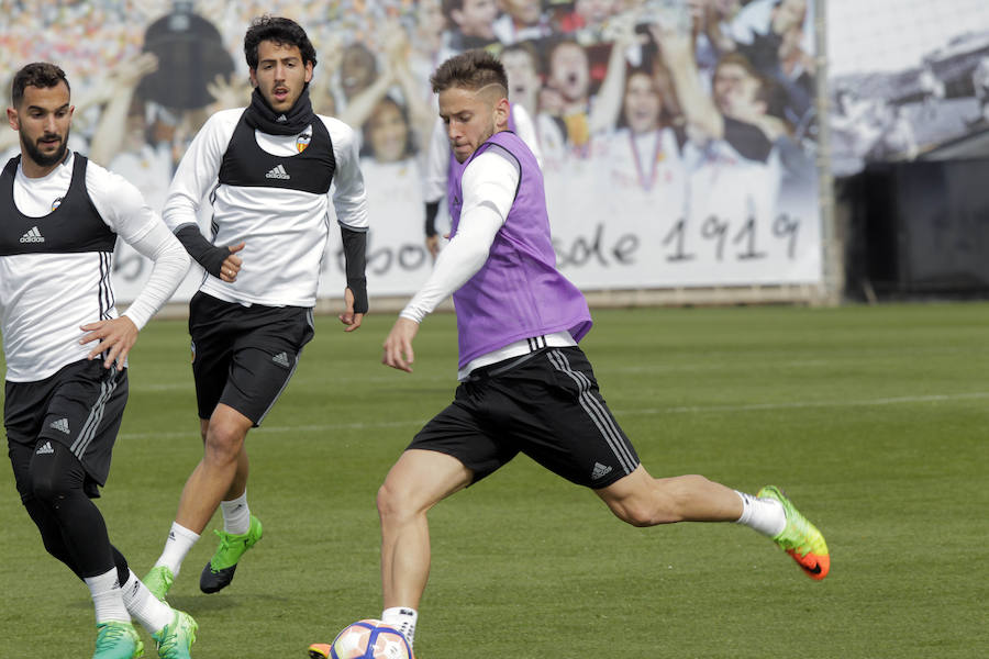 El último entrenamiento de la semana para el Valencia CF, en imágenes