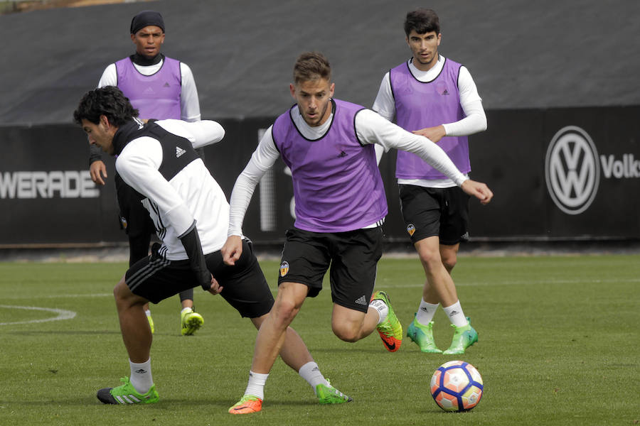 El último entrenamiento de la semana para el Valencia CF, en imágenes