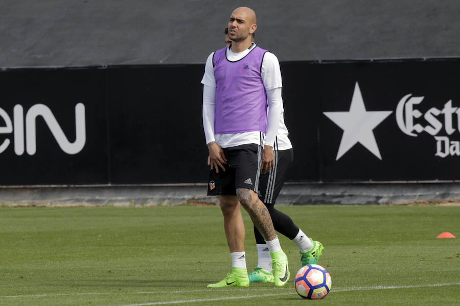 El último entrenamiento de la semana para el Valencia CF, en imágenes