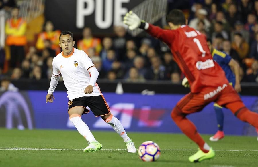 El Valencia-Celta correspondiente a la jornada 30, en imágenes