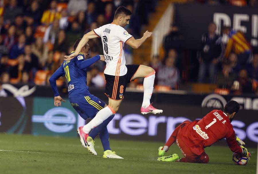 El Valencia-Celta correspondiente a la jornada 30, en imágenes