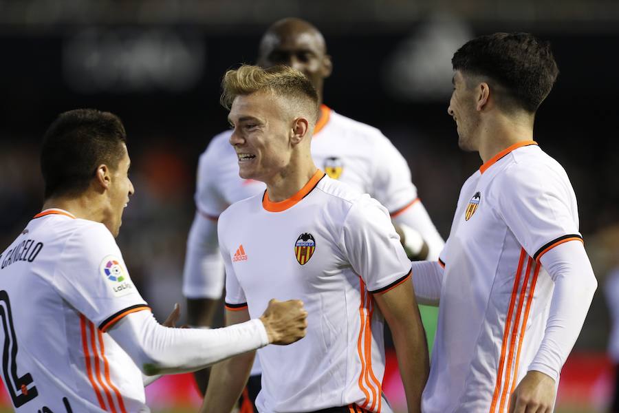 El Valencia-Celta correspondiente a la jornada 30, en imágenes