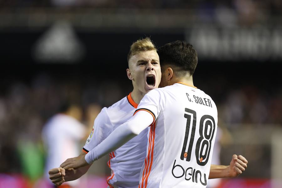 El Valencia-Celta correspondiente a la jornada 30, en imágenes