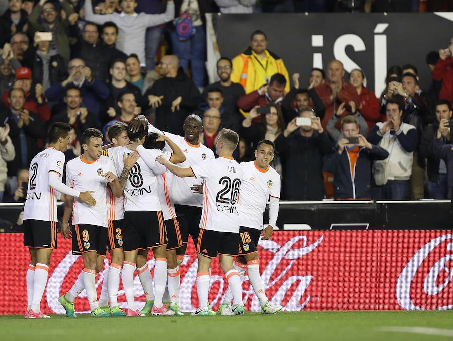 El Valencia-Celta correspondiente a la jornada 30, en imágenes