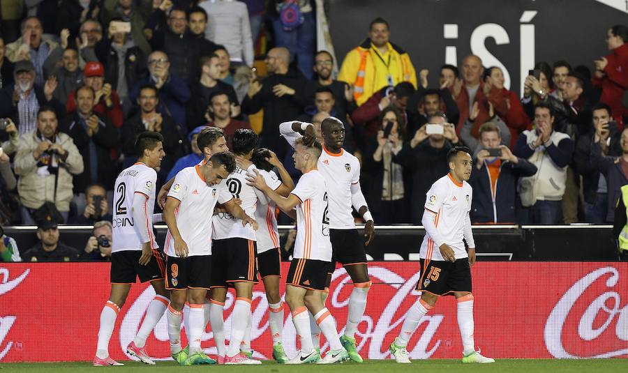 El Valencia-Celta correspondiente a la jornada 30, en imágenes