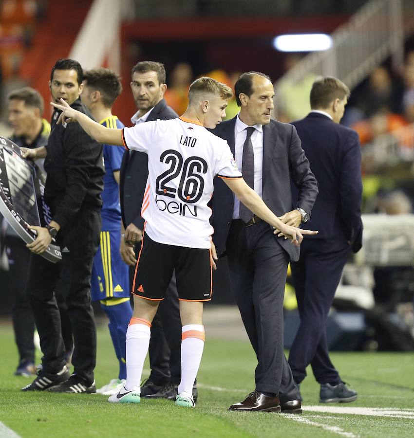 El Valencia-Celta correspondiente a la jornada 30, en imágenes