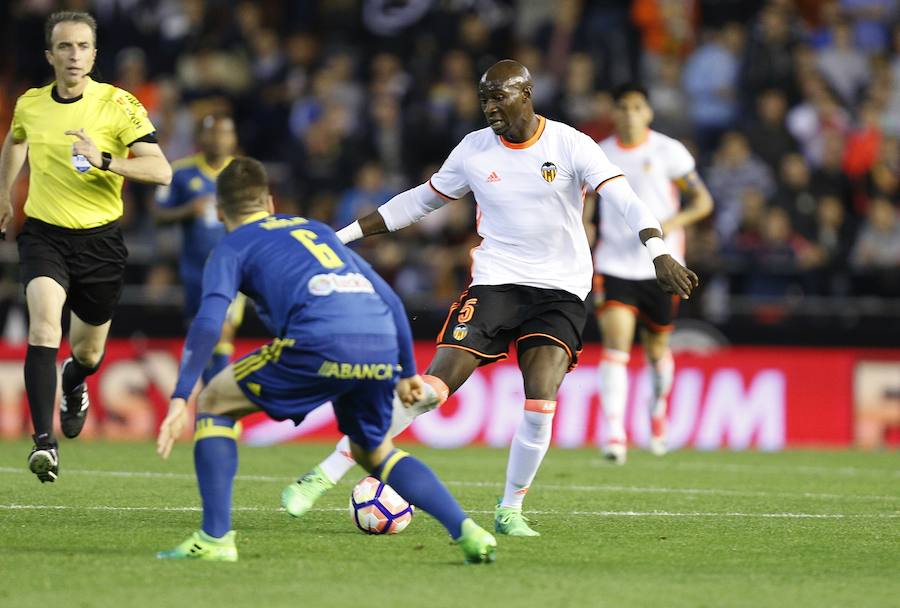 El Valencia-Celta correspondiente a la jornada 30, en imágenes