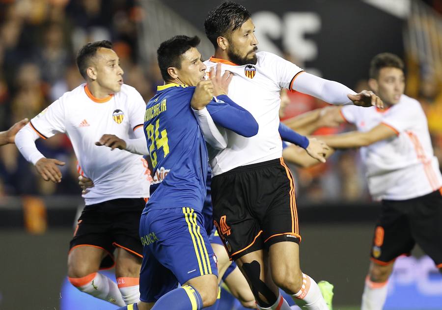 El Valencia-Celta correspondiente a la jornada 30, en imágenes