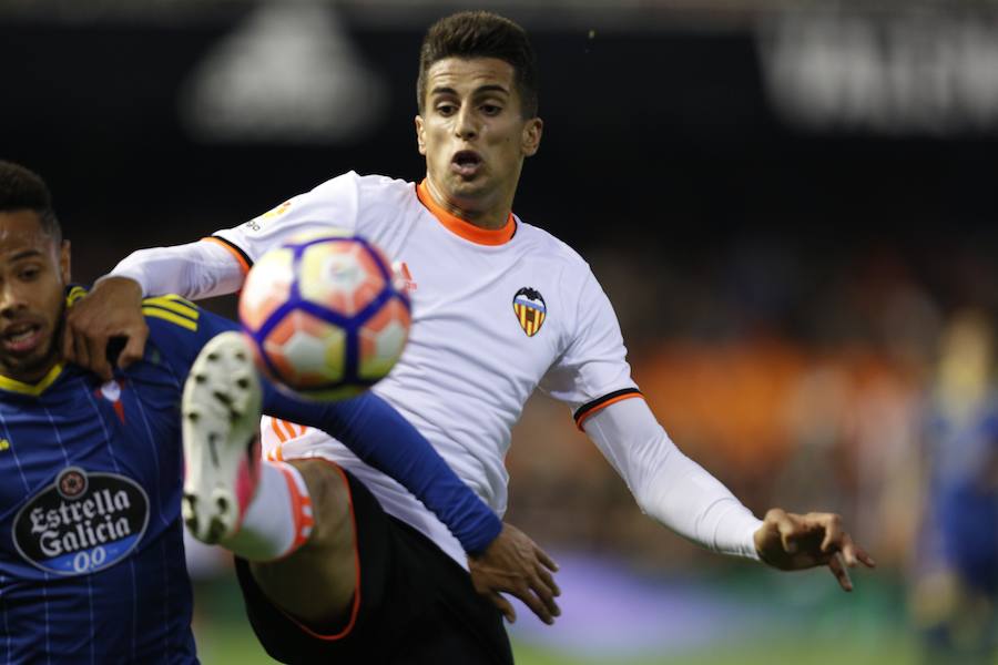 El Valencia-Celta correspondiente a la jornada 30, en imágenes