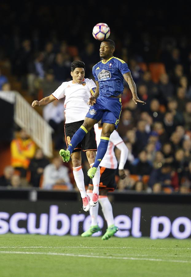 El Valencia-Celta correspondiente a la jornada 30, en imágenes