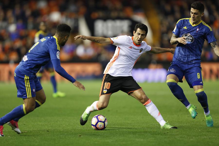 El Valencia-Celta correspondiente a la jornada 30, en imágenes