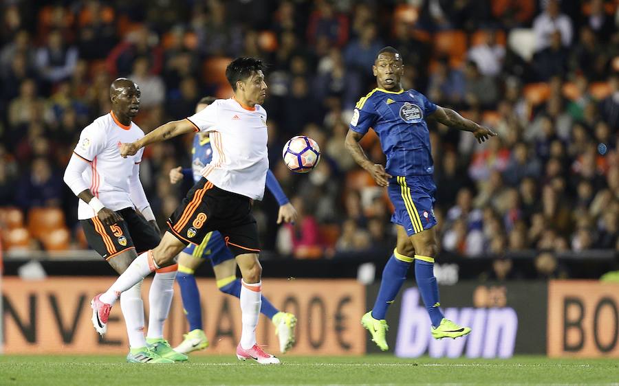 El Valencia-Celta correspondiente a la jornada 30, en imágenes