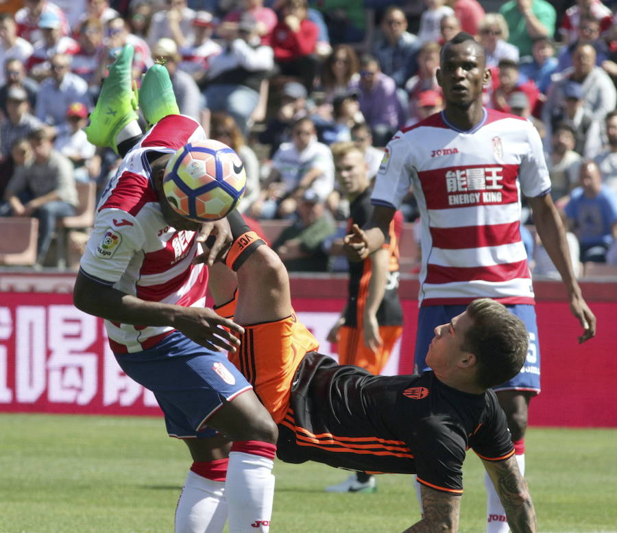 Fotos del partido disputado entre el Granada y el Valencia CF en Los Carmenes