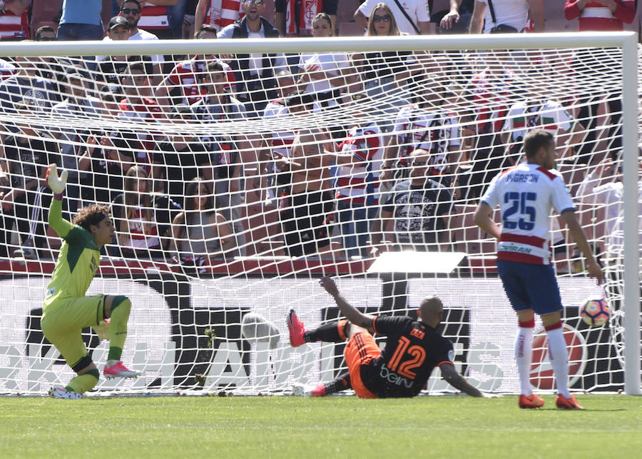 Fotos del partido disputado entre el Granada y el Valencia CF en Los Carmenes