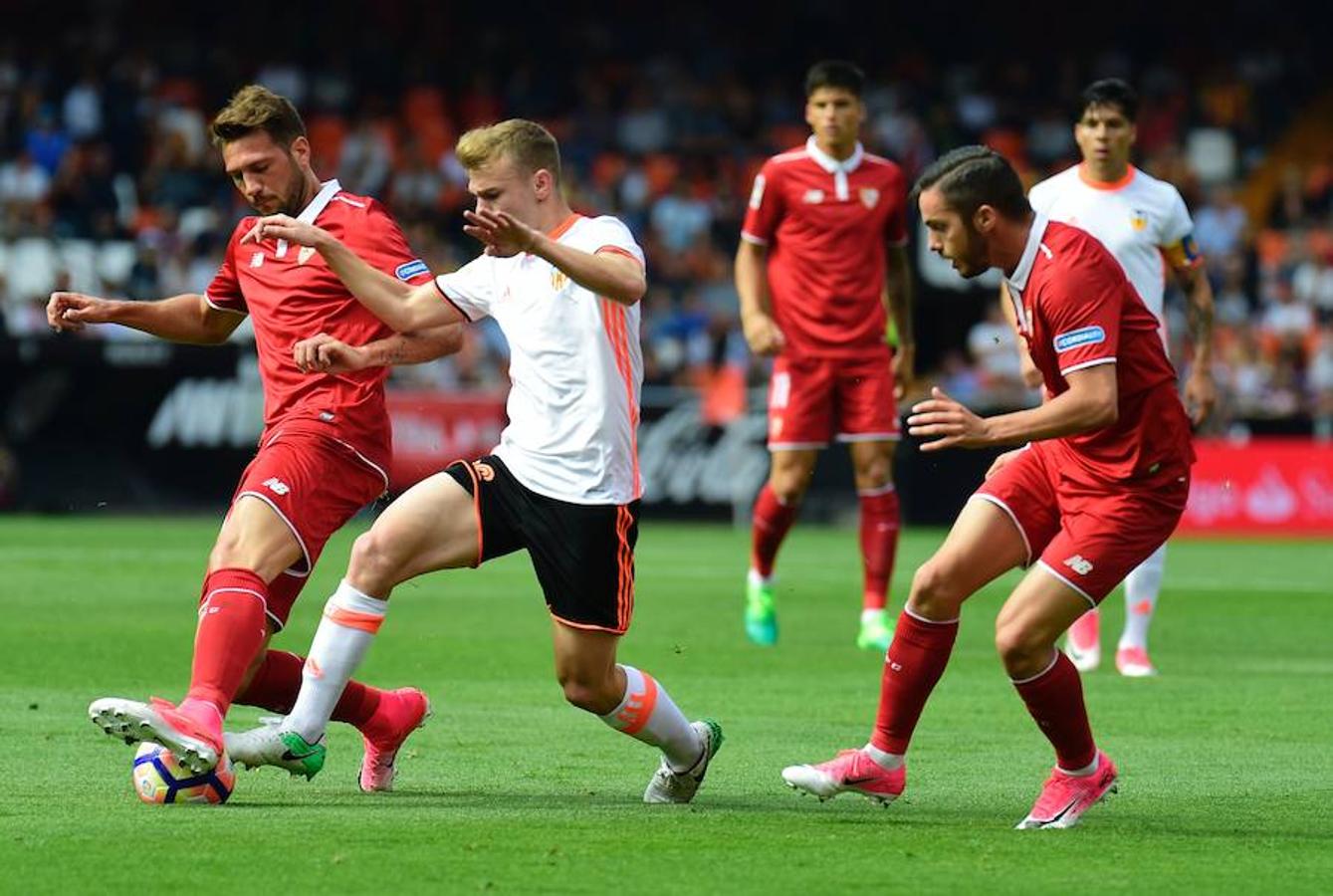 Fotos del partido Valencia-Sevilla en Mestalla