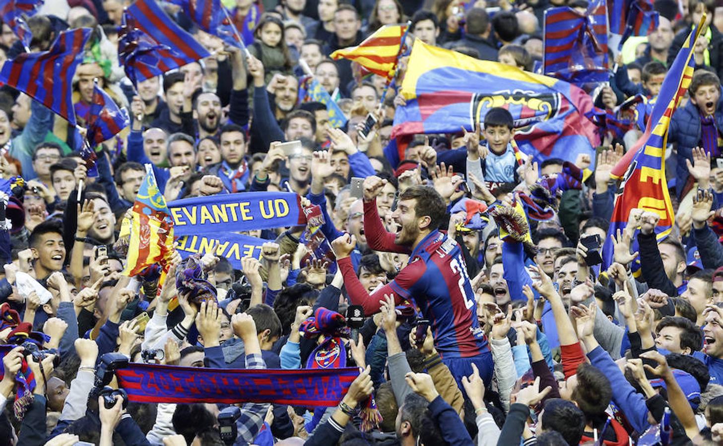 Fotos del partido entre el Levante y el Real Oviedo