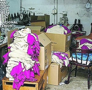 Una red explotaba a inmigrantes en 20 talleres clandestinos de Valencia