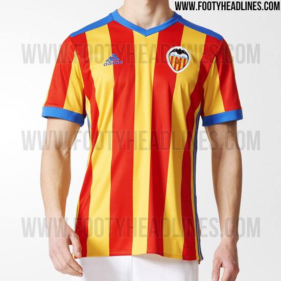 Fotos de la camiseta de la Senyera del Valencia para la temporada 2017-18