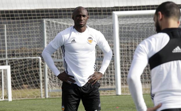 Valencia CF | Eliaquim Mangala, en la ciudad deportiva de Paterna