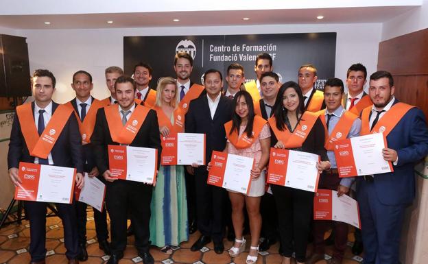 Murthy, con los universitarios de la Fundación