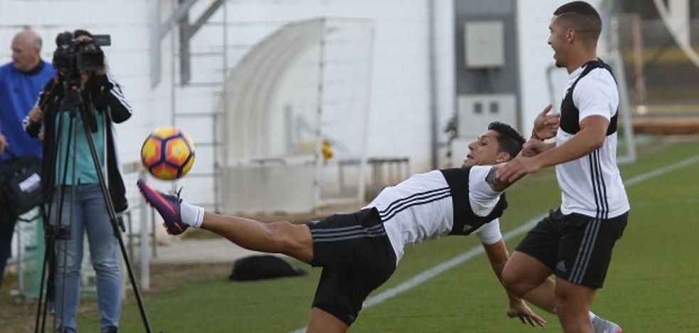 Valencia CF | Enzo Pérez desfila y Neto se resiste