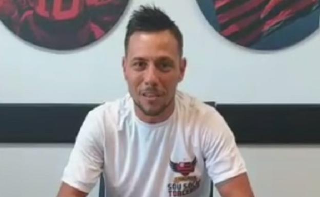 El lapsus valencianista de Diego Alves al firmar su contrato con el Flamengo