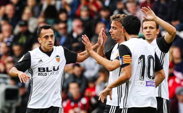 Fabián Orellana le da la victoria al Valencia CF con un golazo desde fuera del área