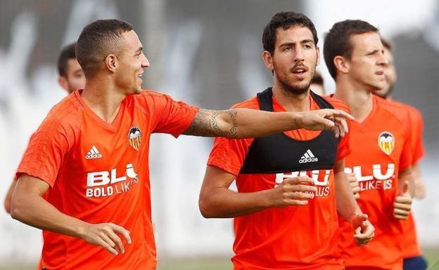 Valencia CF | Garay vuelve al grupo y Gayà se entrena al margen