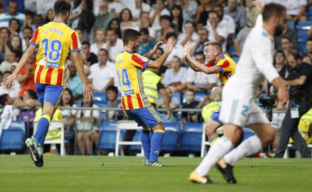 El Valencia CF encadena seis visitas marcando en el Bernabéu