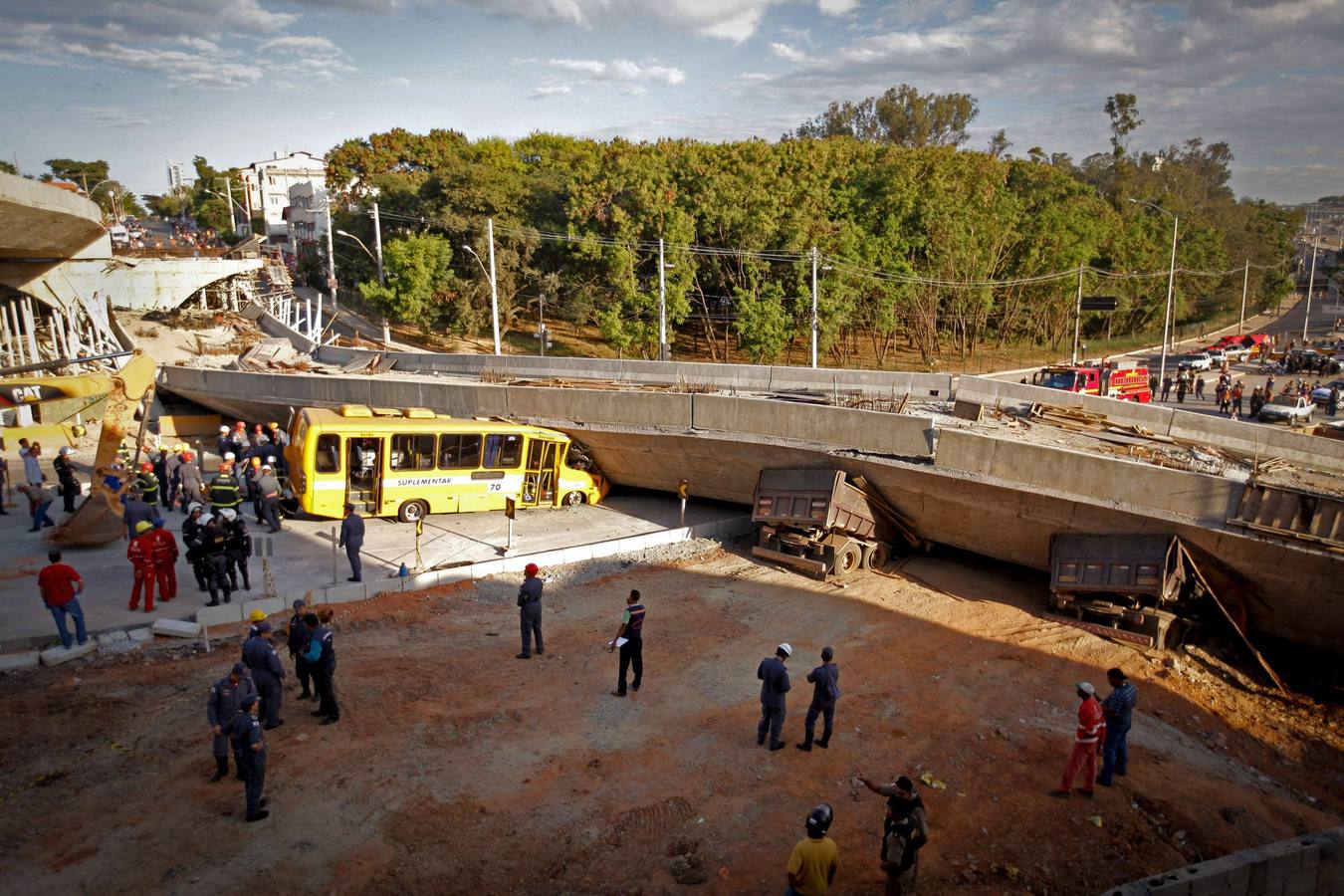 Derrumbe de un viaducto en Belo Horizonte