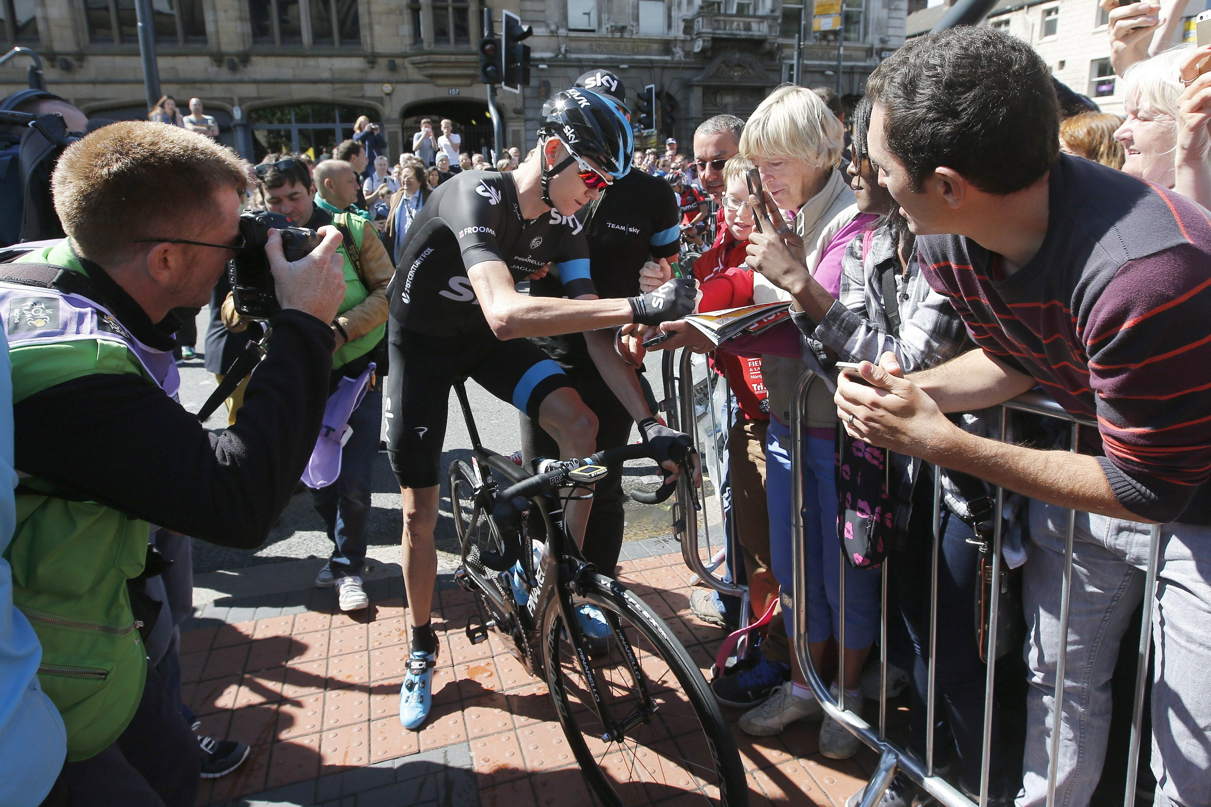 El alemán Kittel gana la primera etapa y se coloca líder de Tour de Francia